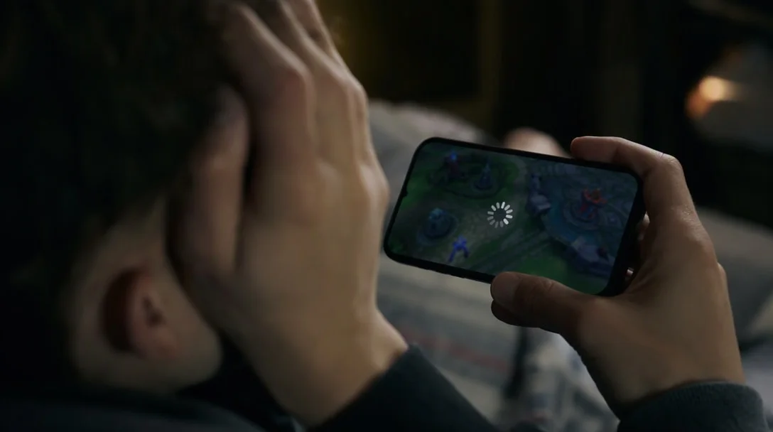 Fix mobile game lag – a frozen game loading on a smartphone